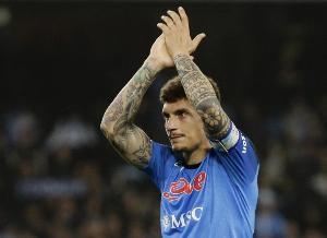 前裁判指责迪洛伦佐没有体育道德骗点球，那不勒斯官方发文谴责