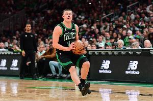 稳定输出难救主！普理查德16中8拿到21分10板4助 拼下3前场板