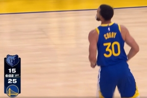 手感火热！库里连中两记三分球 勇士领先灰熊10分