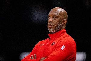 湖人球迷高喊“比卢普斯” 昨日快船球迷喊“FBI”干扰开拓者罚球