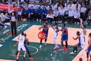 还有进步空间！字母哥罚球节奏卡顿 皮球几乎三不沾