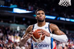 字母哥排前5成就：欧锦赛季军&总冠军&NBA杯&DPOY&MVP 三兄弟同队