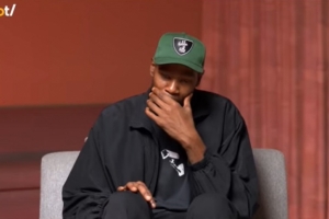 你整天都在打球哪来的时间刷推特？杜兰特：只需要几秒钟啊