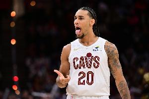 三分11中5得18分！大球：最想夸杰伦-泰森拼劲 他每天都全力以赴