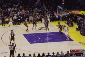 这突破不错！布朗尼中路强突吸引包夹 分球助斯玛特飙中三分