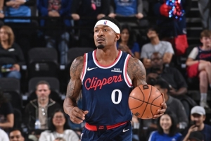 比尔：还不清楚医疗团队有没决定我明天能否背靠背出战雷霆