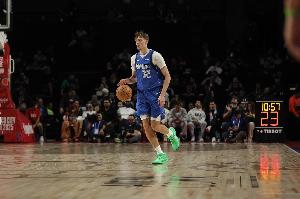 弗拉格一步过掉琼斯中距离干拔不中！错失追平！