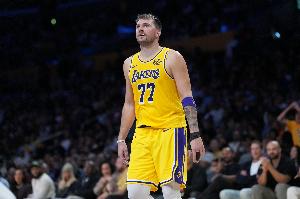 克莱：我初次见东契奇就说他会很特别 因为科比都去现场看他打球