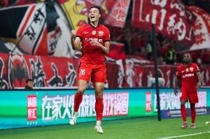 脱胎换骨！刘若钒加盟海港首赛季5球6助+夺冠，此前长达2年进球荒